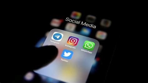 S­o­s­y­a­l­ ­m­e­d­y­a­d­a­n­ ­h­a­k­a­r­e­t­t­e­ ­g­e­l­i­r­ ­k­a­p­ı­s­ı­ ­k­a­p­a­n­ı­y­o­r­